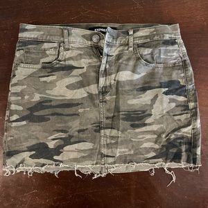 Express Camo Women’s Skirt, Size 10